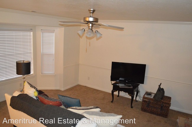Building Photo - 3 br, 1.5 bath House - 796 N 200 E