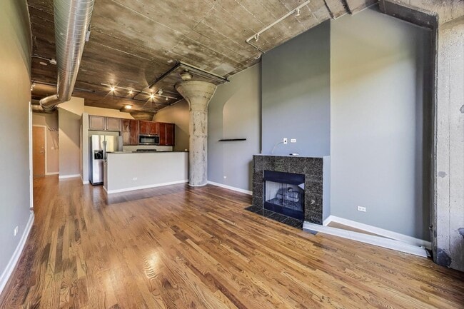Building Photo - 1071 W 15th St