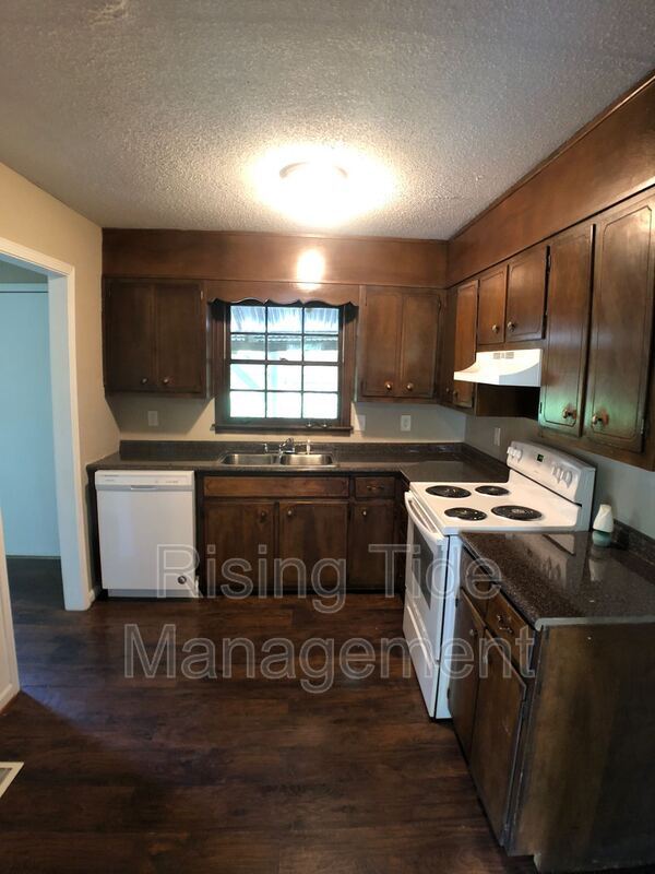 Building Photo - 1605 5th Pl NW