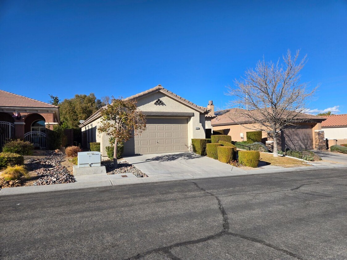 Foto principal - A Fabulous Single Story Home In Summerlin