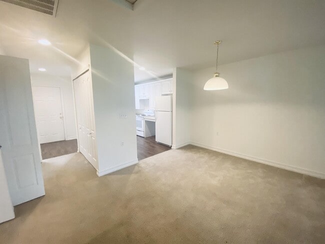 Foto del edificio - 5853 Ceylon St