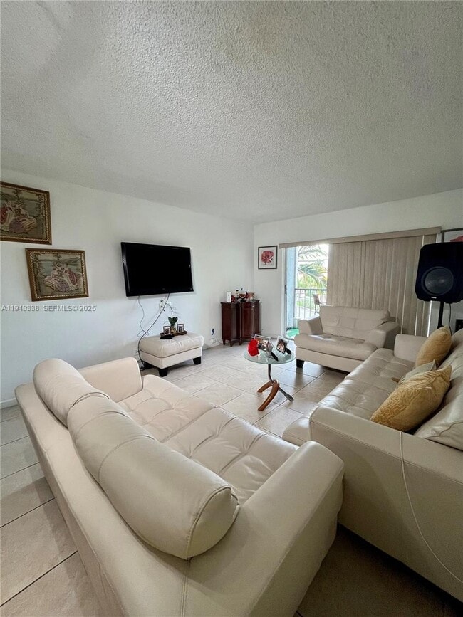 Building Photo - 8005 Lake Dr