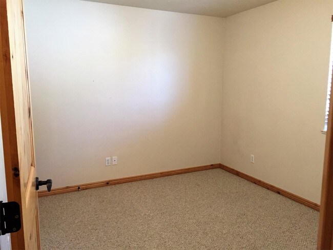 Foto del edificio - 5063 E Lakeview Dr