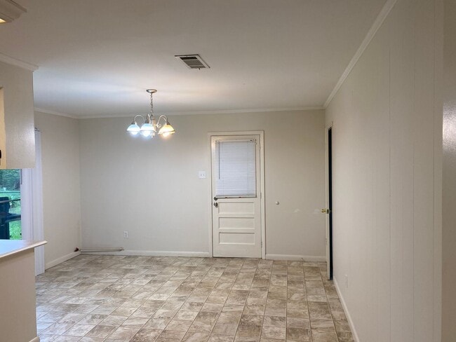 Building Photo - 3 Bedroom 1.5 Bath Home in Pineville, LA