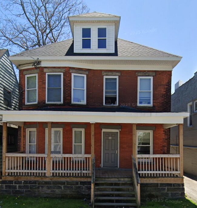 Foto del edificio - 349 W 8th St