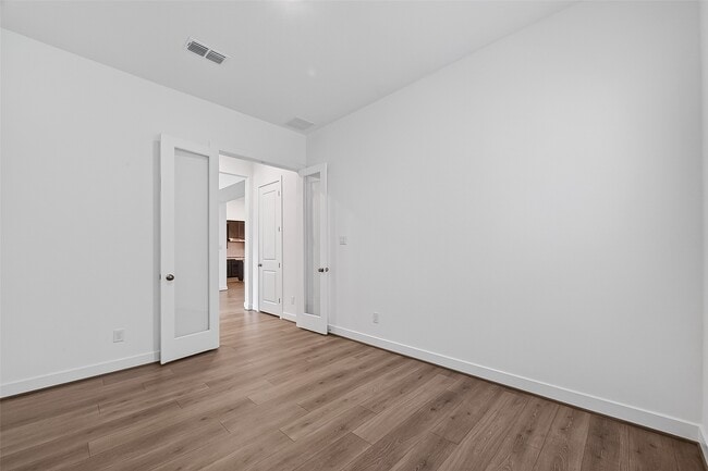 Building Photo - 1568 River Pt Dr