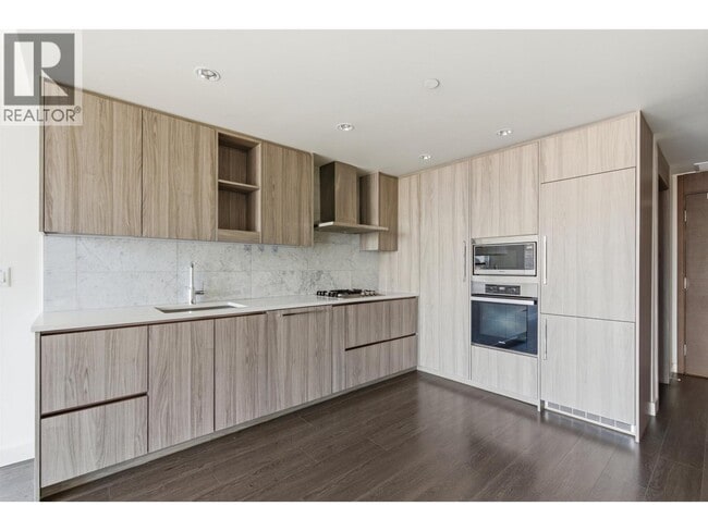 Building Photo - 87 Nelson St.