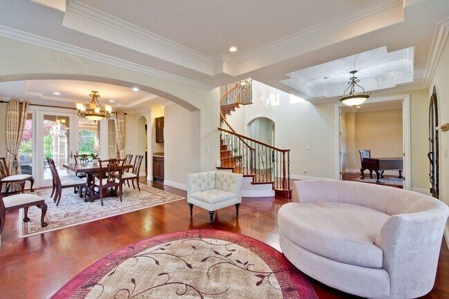 Building Photo - Exquisite Luxury Home in Saratoga!