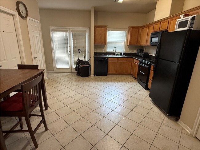 Building Photo - 2231 Naomi St