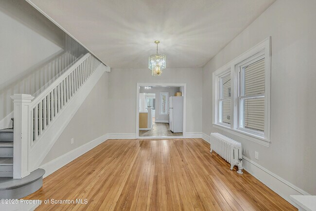 Building Photo - 613 Harrison Ave