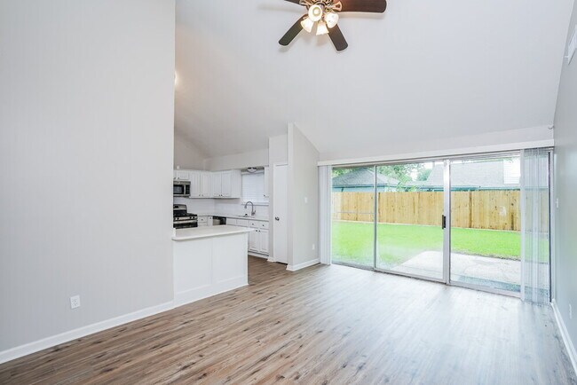 Building Photo - 910 Companion Dr