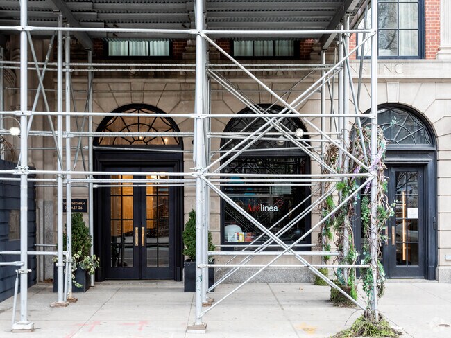 Entrada - 21 E 26th St