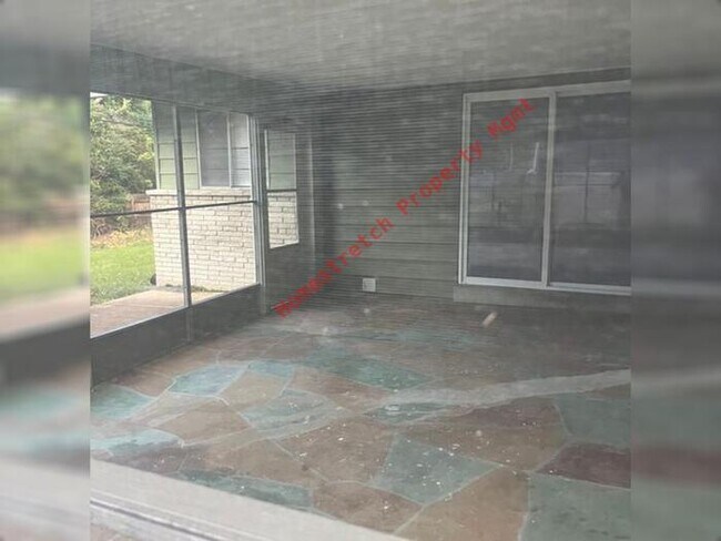 Building Photo - 10233 CEDARHURST DR