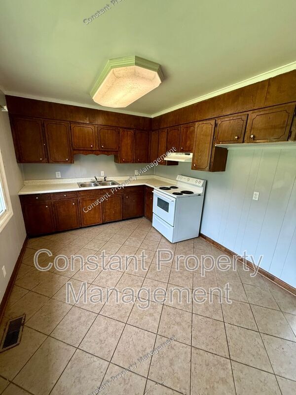 Building Photo - 3343 O'Hara Dr N