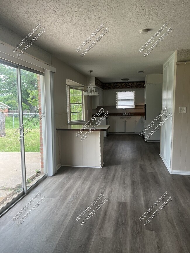 Building Photo - 361 Heirloom Dr