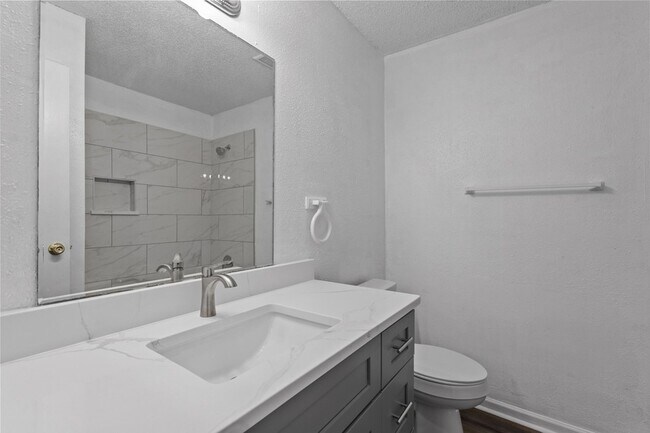 Foto del edificio - 11002 Hammerly Blvd