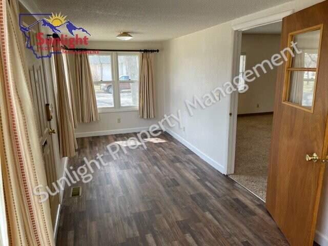 Foto del edificio - "Charming 2-Bed, 2-Bath Retreat in Laurel, MT – Your Perfect 1148 Sq Ft Haven on 5th Ave Awaits!"