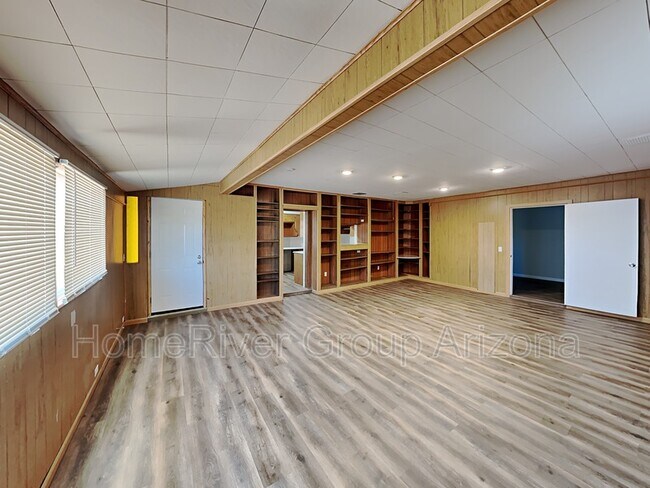 Building Photo - 949 N California St