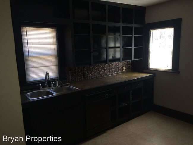 Building Photo - 3 br, 1 bath House - 1140 E. Delmar