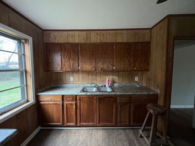 Building Photo - 3/1 In Town Creek Coming Soon!