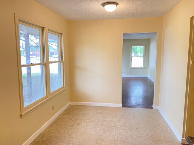 Building Photo - BEAUTIFUL SINGLE STORY! GREAT LOCATION!