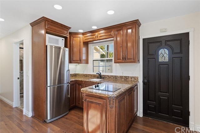 Building Photo - 300 Jacaranda Pl