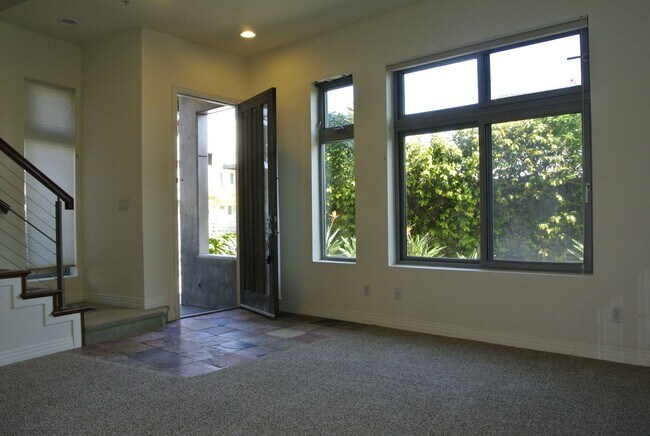Building Photo - 3 Story town home with rooftop deck in Oceanside!~ Cleveland #101