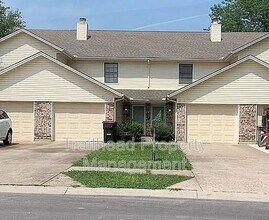 Building Photo - 505 NE Churchill St