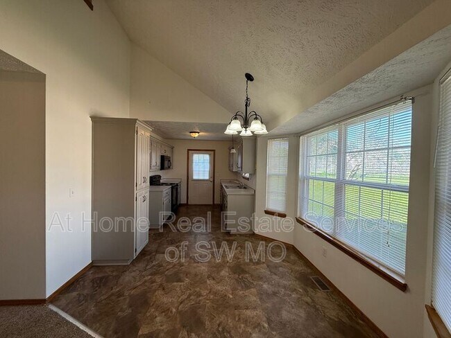Foto del edificio - 1245 Bluegrass Rd