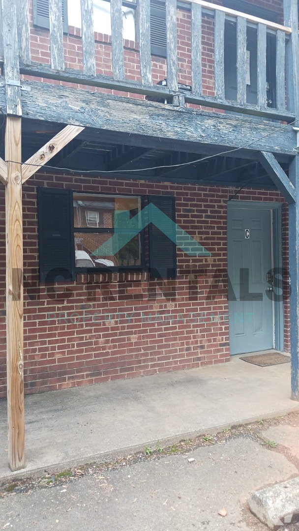 Building Photo - 2405 Markwood Ln SE