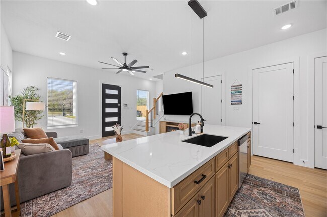 Building Photo - 9019 Comal St