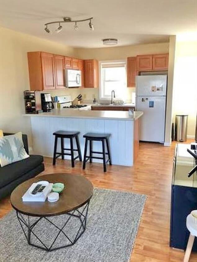 Primary Photo - 2 Bedroom End Unit Condo Burlington