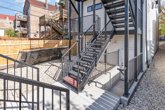 Foto del edificio - 2132 S Fairfield Ave