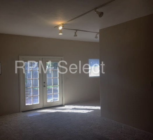 Building Photo - 1450 Rosewood Ln