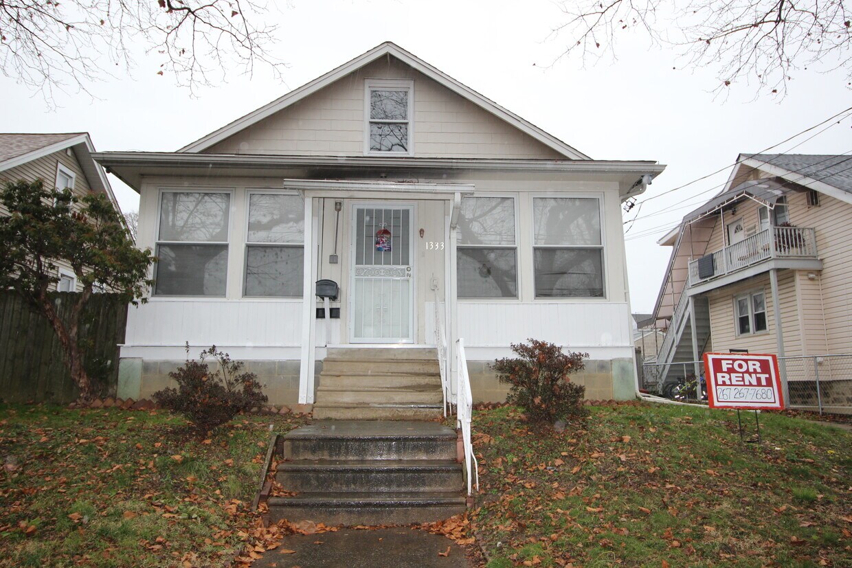 Primary Photo - 1333 Longshore Ave