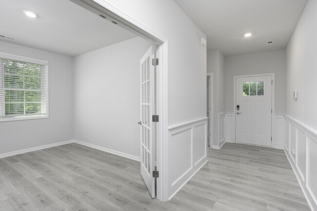 Foto del edificio - Gorgeous, Newly-Built Smart Home Available...