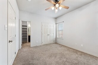 Building Photo - 400 Forest Dr Loop