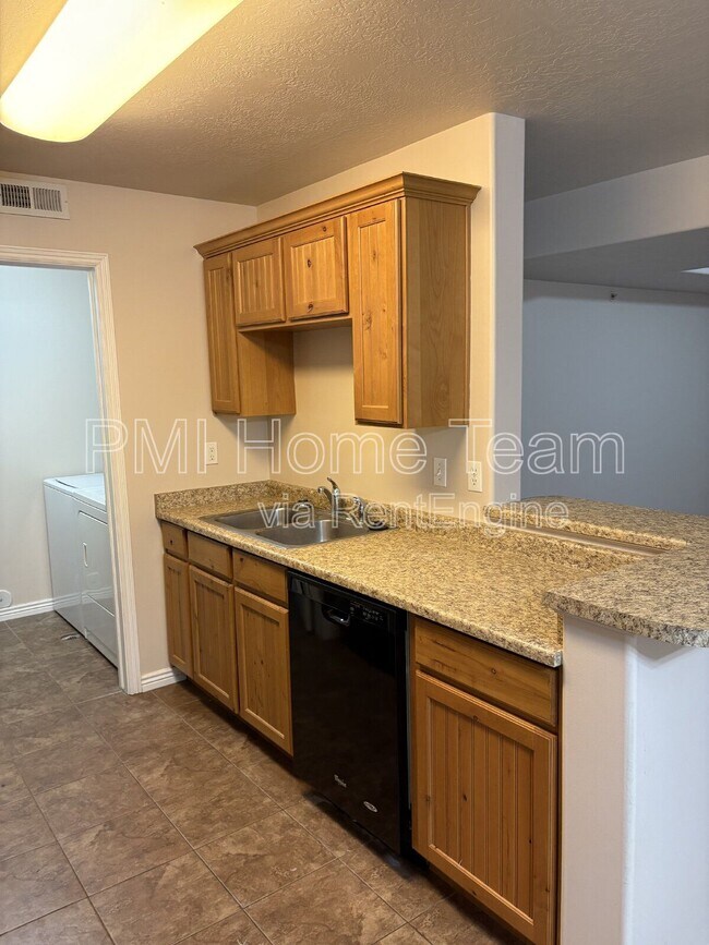 Foto del edificio - 2510 N Charleston Ave W