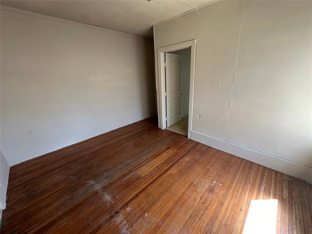 Building Photo - 604 Elm St