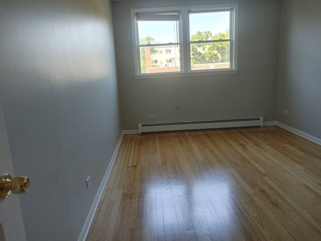 Building Photo - Fully Updated 2 Bed, 2 Bath Residence