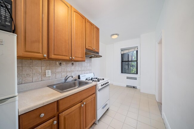 Building Photo - 7427 Boulevard E