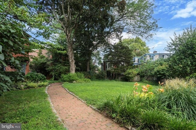 Building Photo - 3725 Lancaster Ave