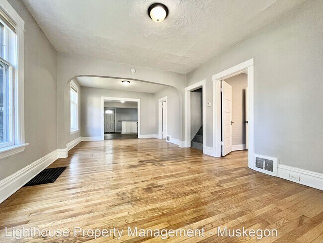 Foto del edificio - 5 br, 2 bath House - 1522 Clinton St - 1