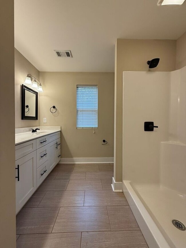 Foto del edificio - Lovely 3 Bed 2 Bath House in Old Hickory - Fenced in Yard