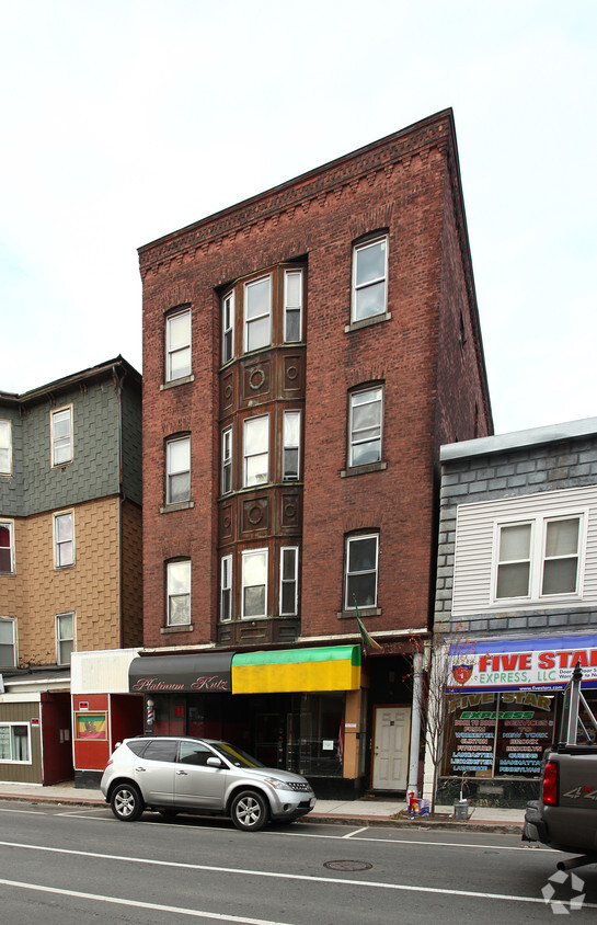 Foto del edificio - 18 Millbury St