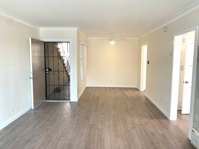 vinyl plank flooring through-out - 4115 Somerset Dr