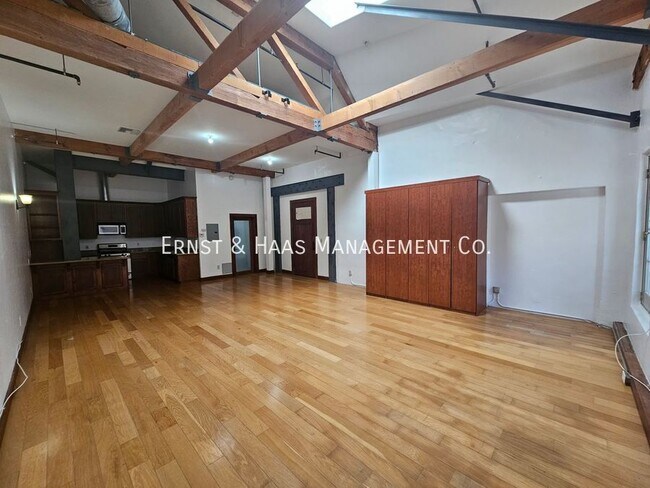Foto del edificio - 800 S Pacific Ave