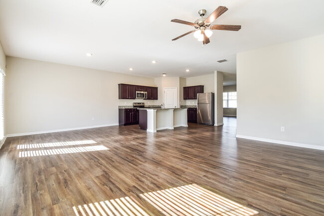 Building Photo - 3875 Place Dr