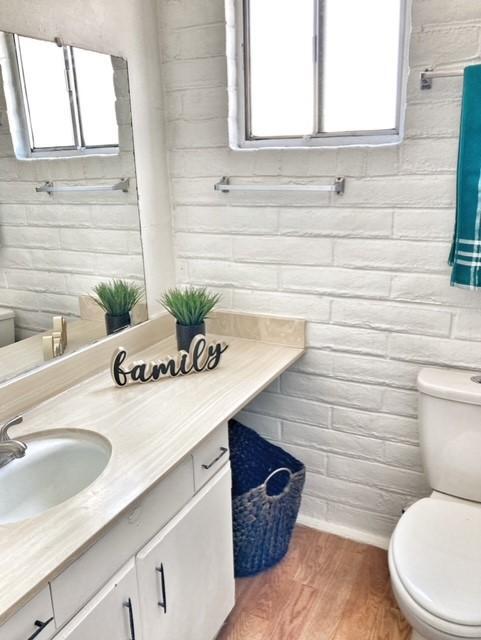 Building Photo - 2149 S Winstel Ave