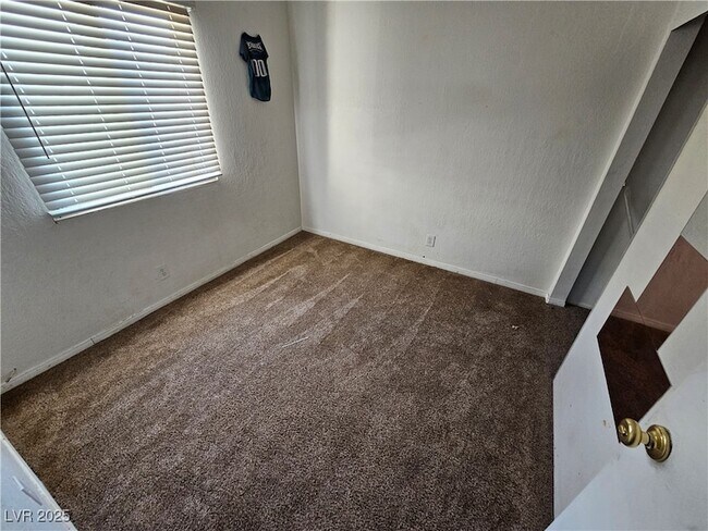Foto del edificio - 4972 Larkspur St